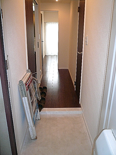 中銀築地マンシオン　シューズクロークのある玄関