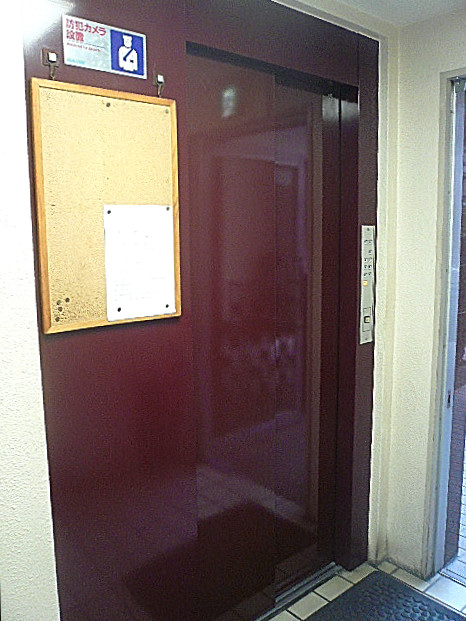 中銀築地マンシオン　エレベーターで最上階へ