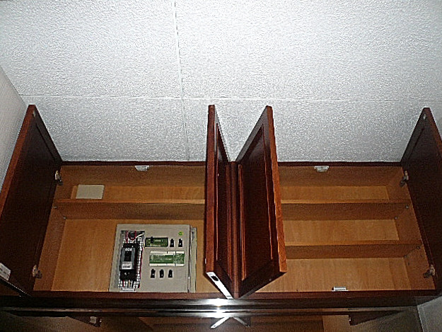 麻布網代マンション　玄関収納　（上部）