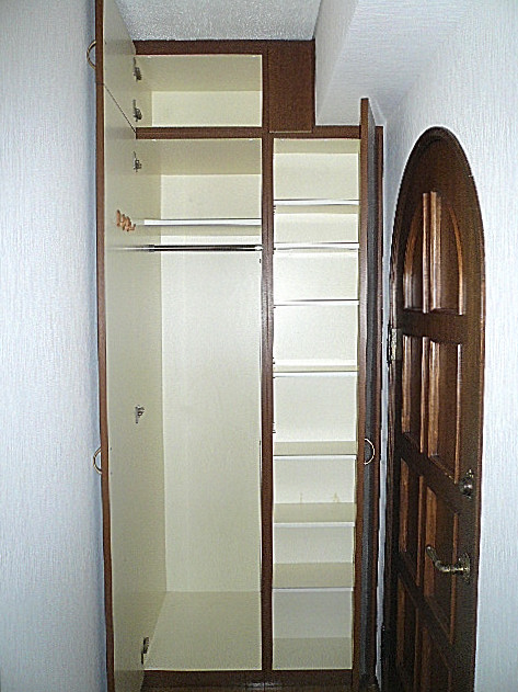 麻布網代マンション　廊下突き当り　トールサイズ収納