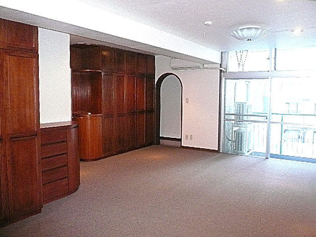 麻布網代マンション　広々とした17.5帖　洋室