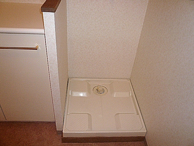 麻布網代マンション　洗濯機置き場です。