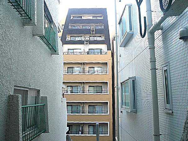 麻布網代マンション　17.5帖洋室からの眺望