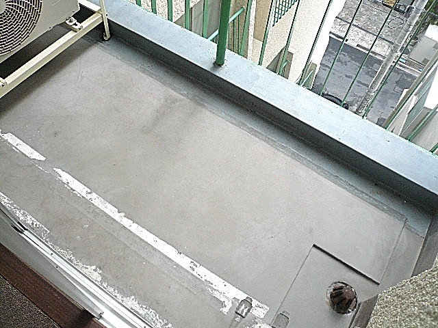 麻布網代マンション　17.5帖洋室　バルコニー