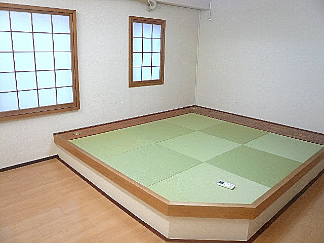 麻布網代マンション　畳と障子のある和室です。