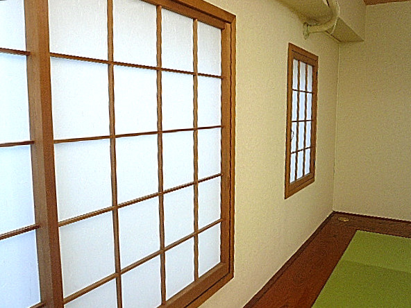 麻布網代マンション　畳と障子のある和室です。