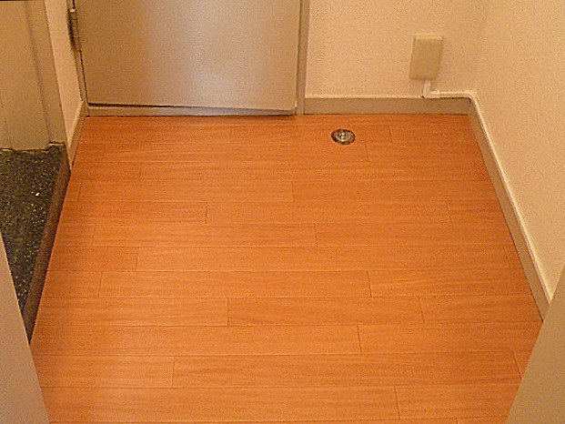 麻布網代マンション　2つ目トイレ　和室向かえにあります。