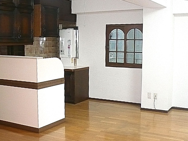 麻布網代マンション　バルコニーに面している14.5帖のＬＤＫ