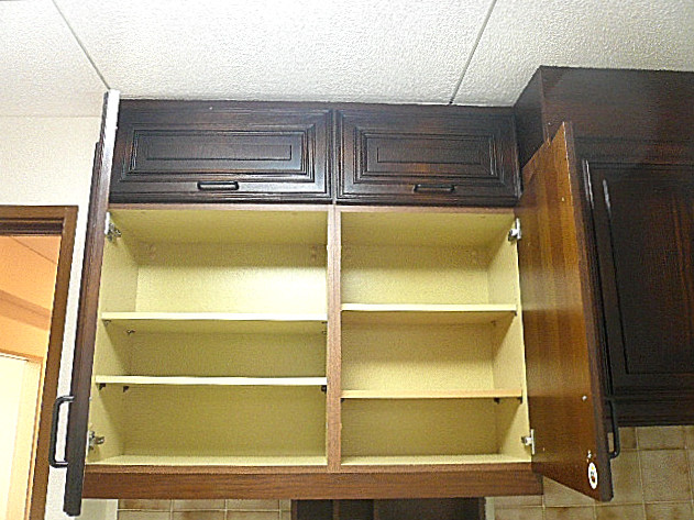 麻布網代マンション　コの字型キッチン　収納（上部）