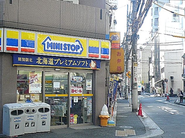 麻布網代マンション　コンビ二