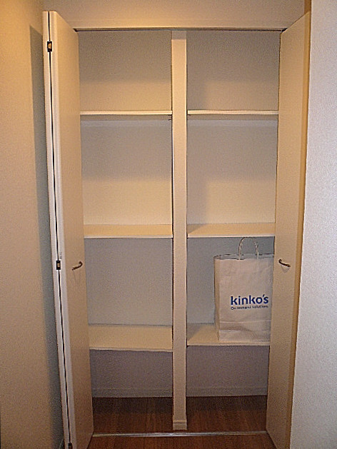 ヴェラハイツ日本橋箱崎　玄関収納並びにある収納です。