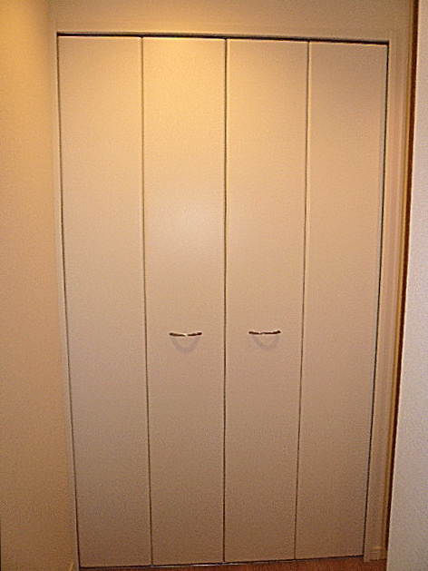 ヴェラハイツ日本橋箱崎　玄関収納並びにある収納です。