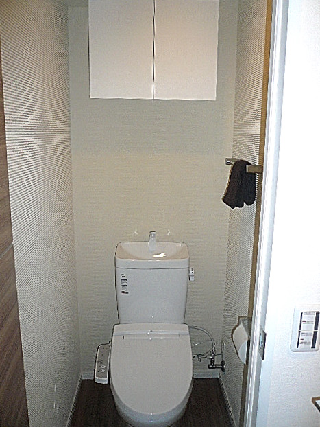 ヴェラハイツ日本橋箱崎　ウォシュレット付トイレです。