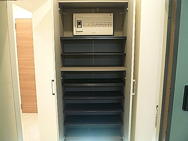 トーア新富マンション　トールサイズの玄関収納