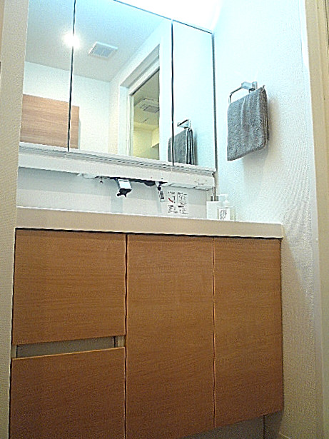トーア新富マンション　洗面化粧台です。