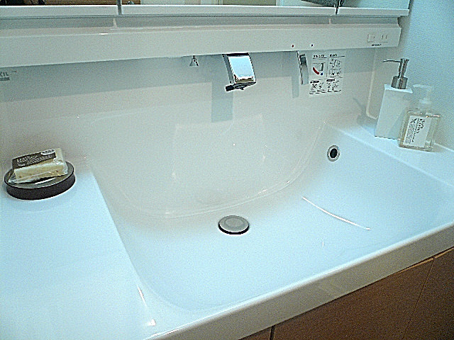 トーア新富マンション　深さのある洗面ボウルです。