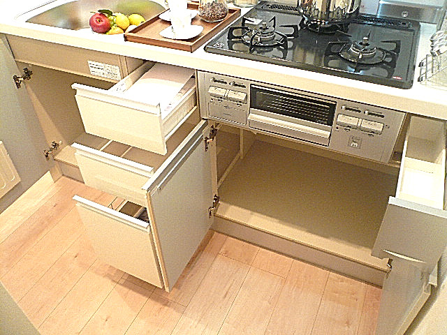 トーア新富マンション　LIXIL製システムキッチン