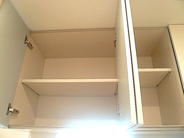 トーア新富マンション　吊戸棚