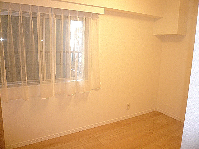 キッチンお隣　4.0帖洋室