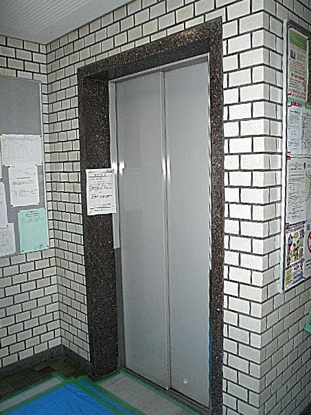 トーア新富マンション　エレベーターです。