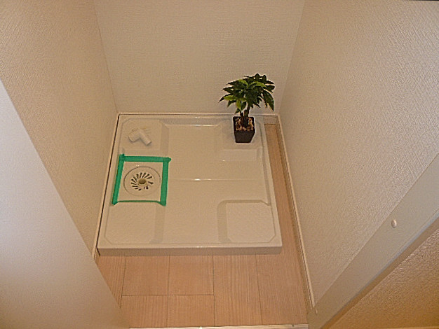 弦巻リハイム　洗濯機置き場です。