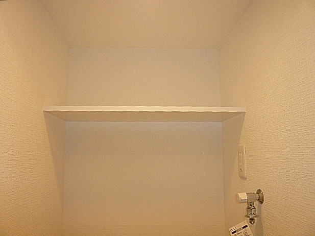 弦巻リハイム　洗濯機置き場です。