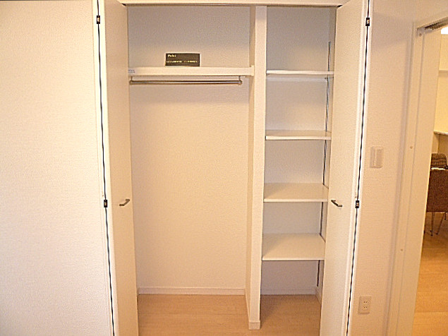 弦巻リハイム　洋室5.7帖のクローゼット