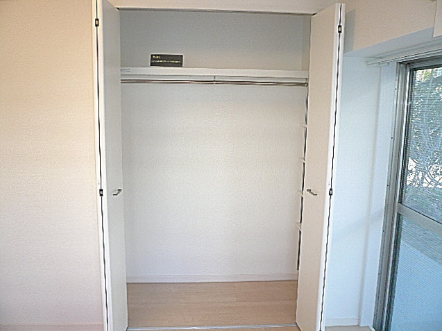 弦巻リハイム　洋室6.0帖のクローゼット