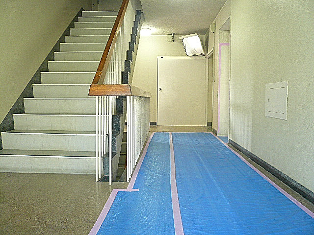 マンション駒場　共用部階段