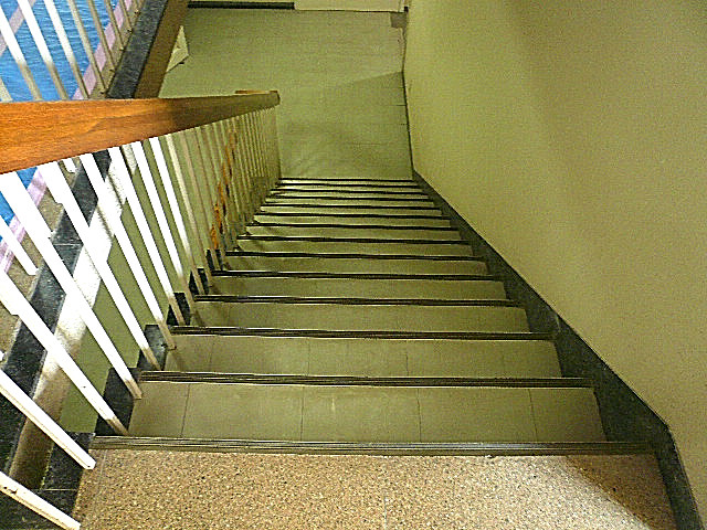 マンション駒場　共用部階段