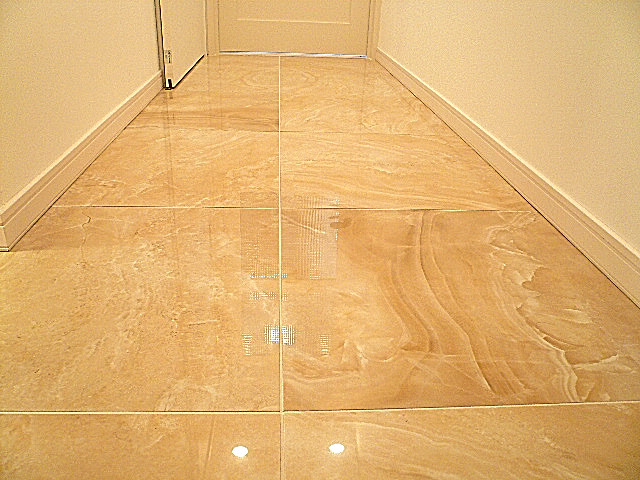 マンション駒場　お部屋へと続く廊下303