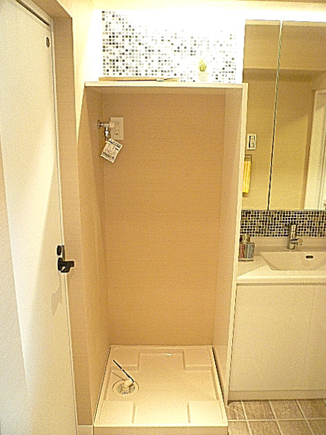 マンション駒場　洗濯機置き場303