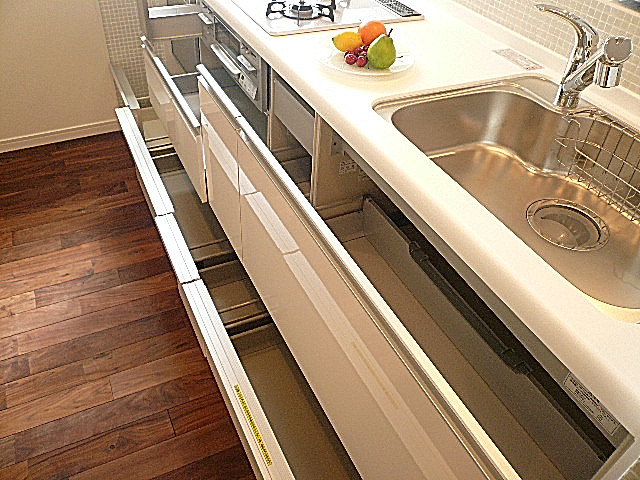 マンション駒場　キッチン収納303