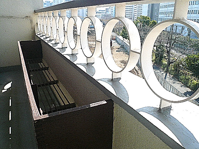 マンション駒場　バルコニー花壇303