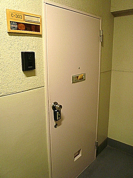 マンション駒場　玄関303