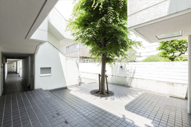 インペリアル学芸大学フラット エントランス・ホール