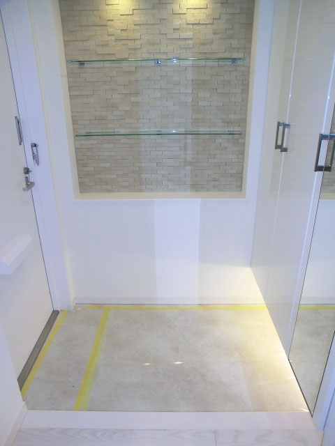 広々とした玄関