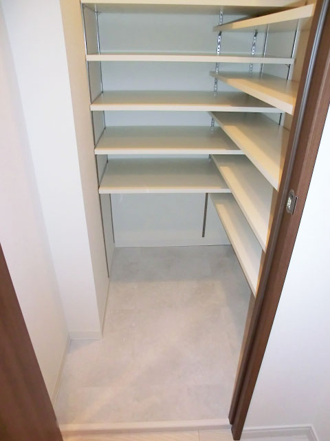 廊下にある納戸スペース