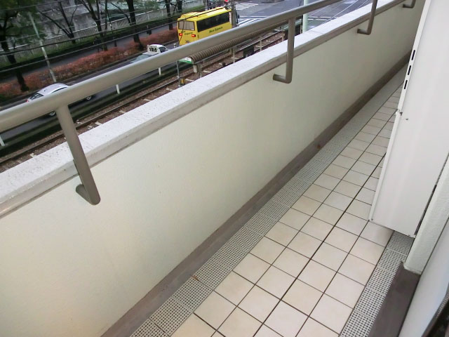 新目白通り側のバルコニー