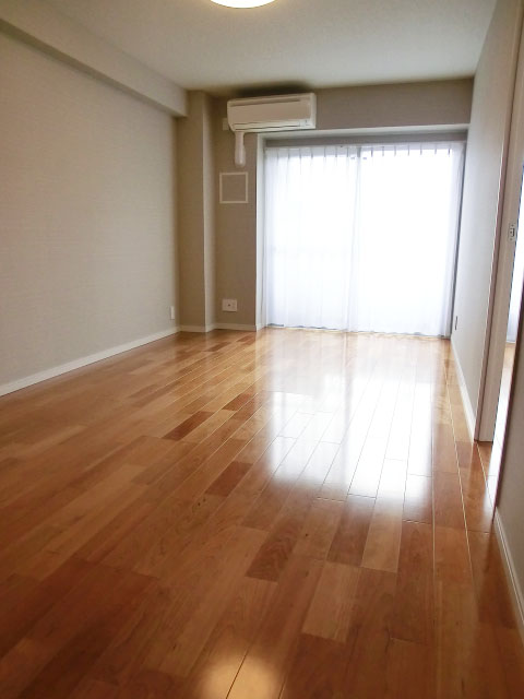 ハイホーム本陣　日差したっぷりのリビングダイニング