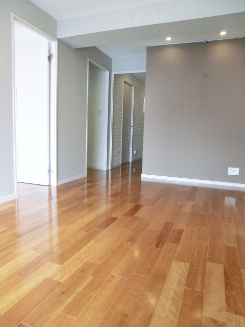 ハイホーム本陣　日差したっぷりのリビングダイニング