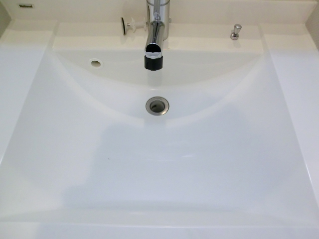 ハイホーム本陣　継ぎ目のないボウルが美しい洗面化粧台