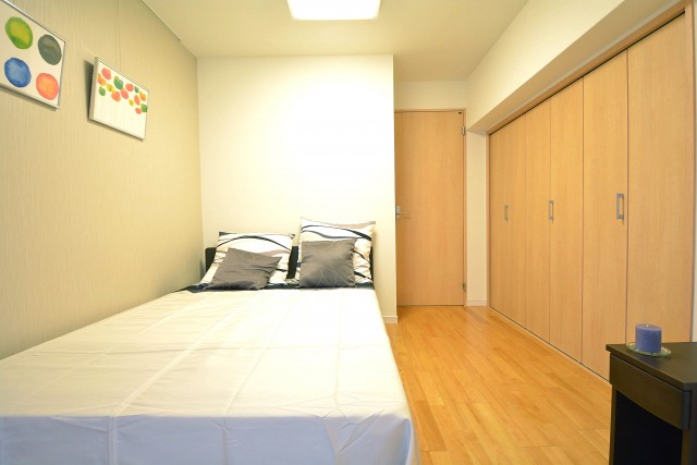 松濤ハウス　ピクチャーレールのある約7.1畳の洋室