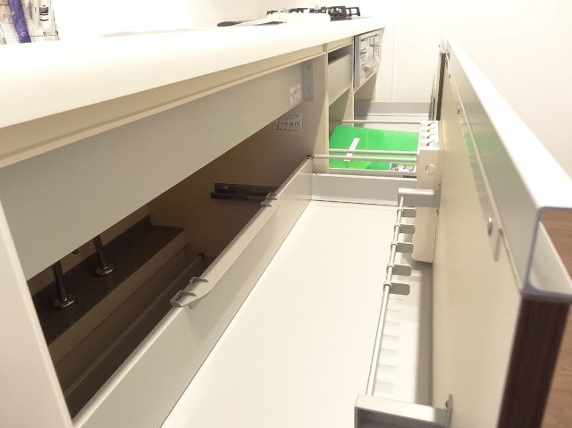 スライド収納で出し入れ簡単