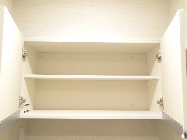 洗濯機置場上の収納棚