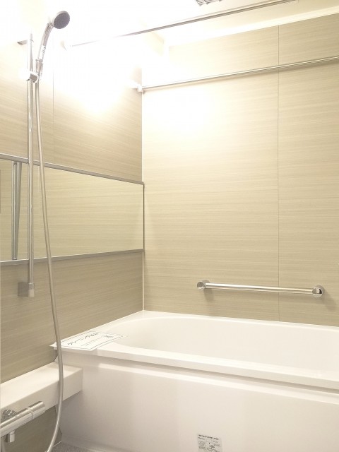 追い炊きと浴室換気乾燥機能付きバスルーム