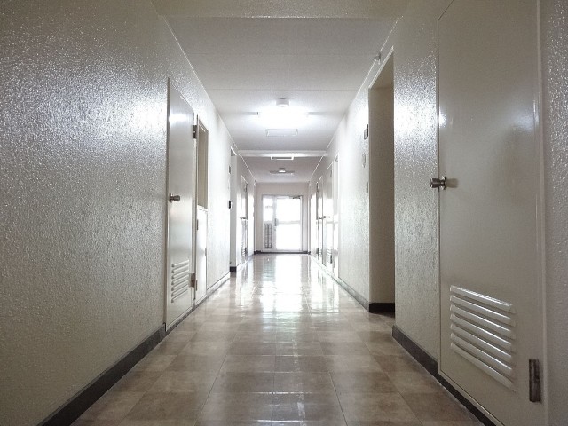 日商岩井第2玉川台マンション　共用廊下