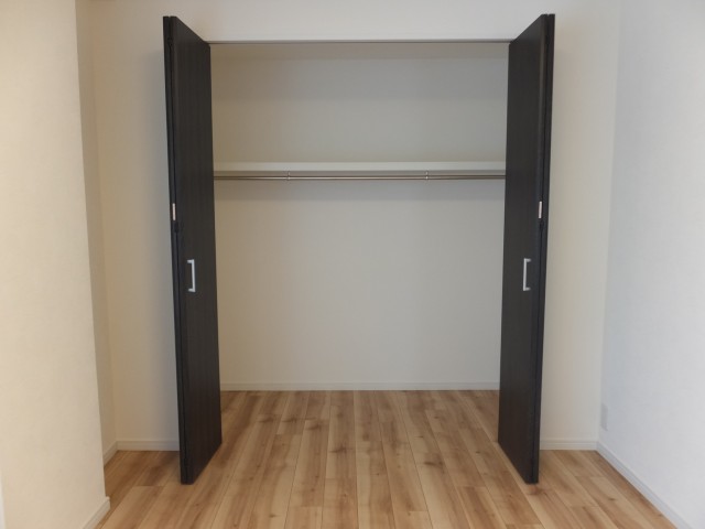 豊栄平町マンション　洋室収納