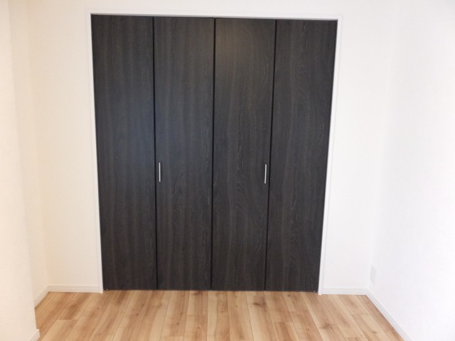 豊栄平町マンション　洋室収納