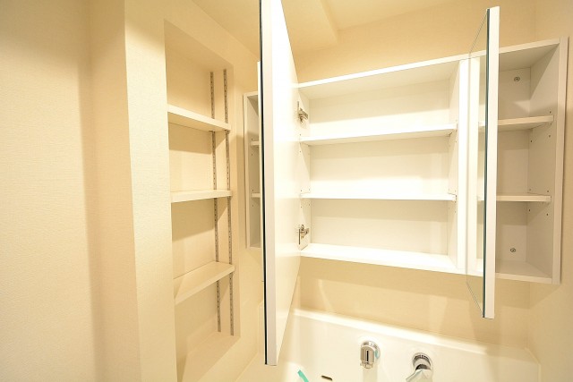 松濤ハウス　洗面台収納